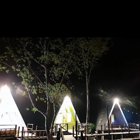 The Mangrove Villa Sematan Exterior photo